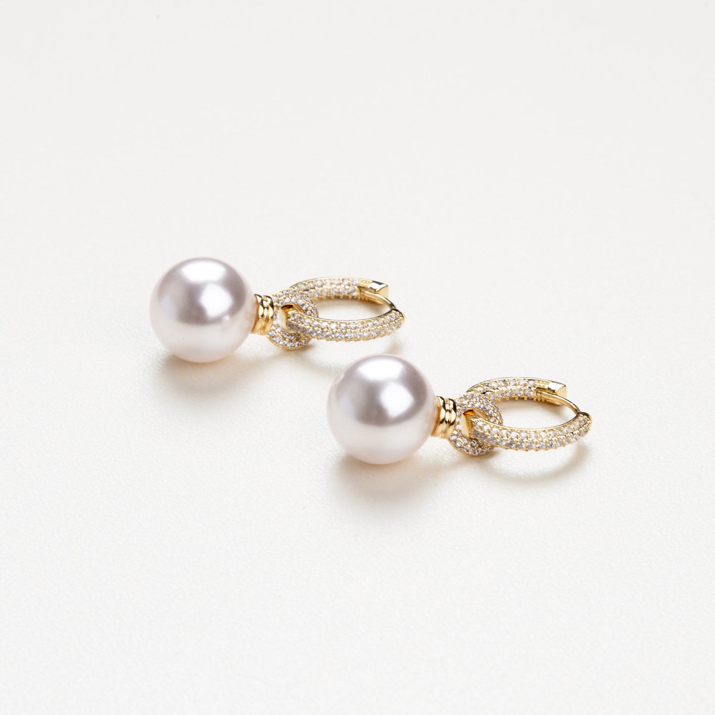 aretes elegantes de perla, aretes con zirconia